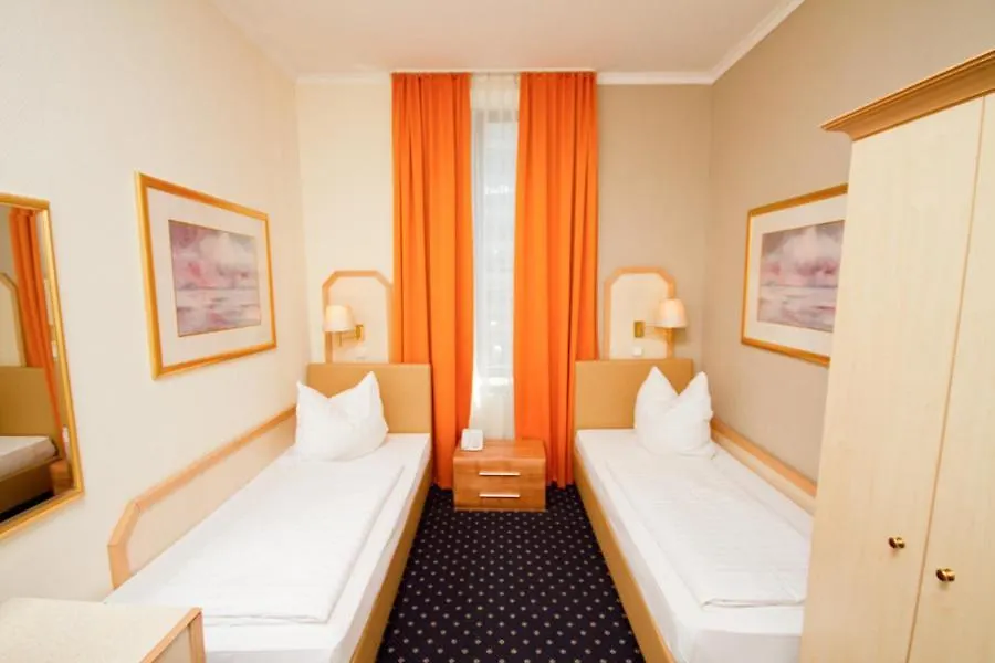 Hotel Tourist فرانكفورت 3*,